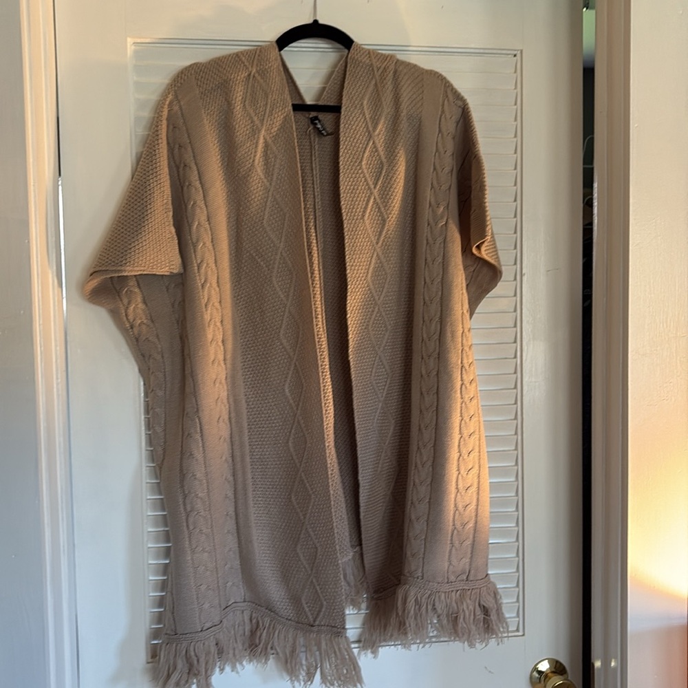 White Mark Cream Shrug with Textured Knit and Decorative Fringe